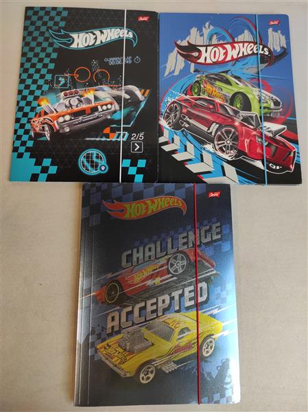 TECZKA A4 Z GUMKĄ - HOT WHEELS. MIX WZORÓW