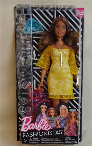 BARBIE FASHIONISTAS. BOHO CURVY DOLL MATTEL