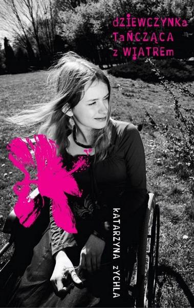 DZIEWCZYNKA TANCZACA Z WIATREM