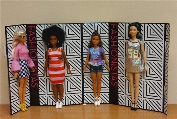 BARBIE 4 LALKI MODNE PRZYJACIÓŁKI FASHIONISTAS